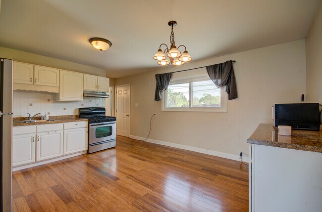 Foto del edificio - 457 Arnold Ave