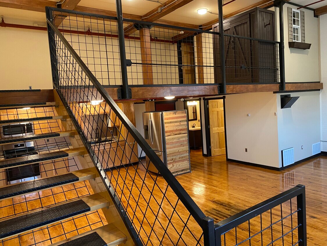 Primary Photo - 691 Trump St