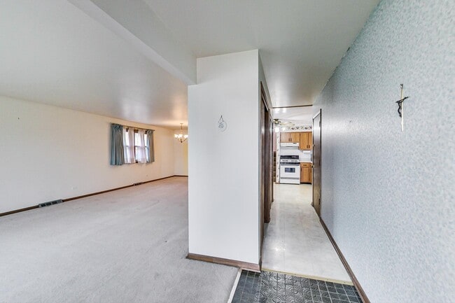 Building Photo - 8917 Natoma Ave