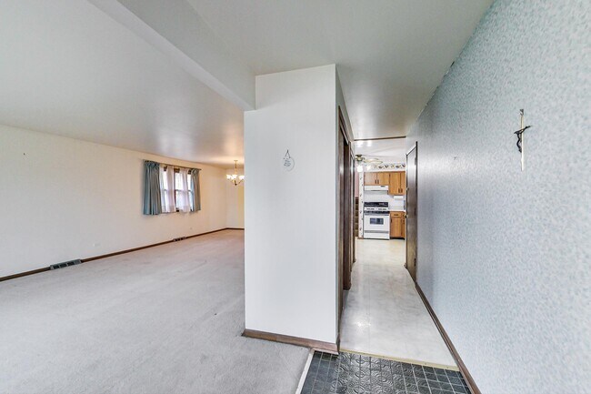 Foto del edificio - 8917 Natoma Ave