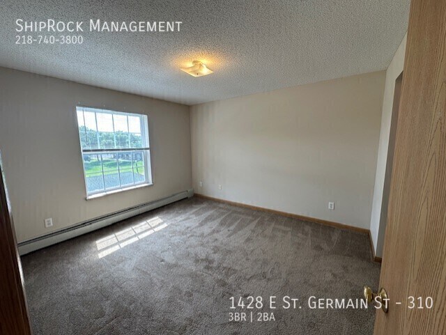 Building Photo - 1428 E St Germain St
