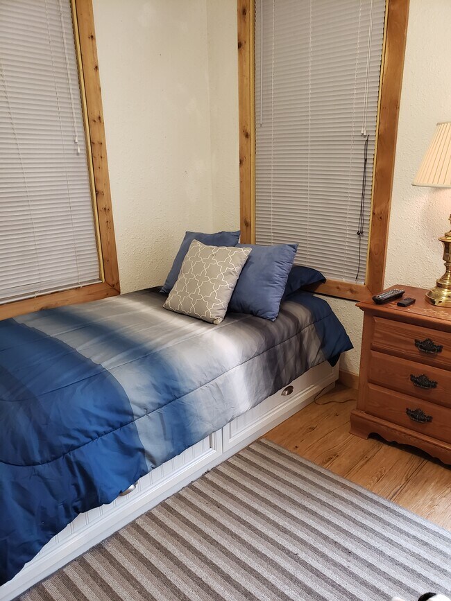 Furnished - 252 W Hermosa Dr