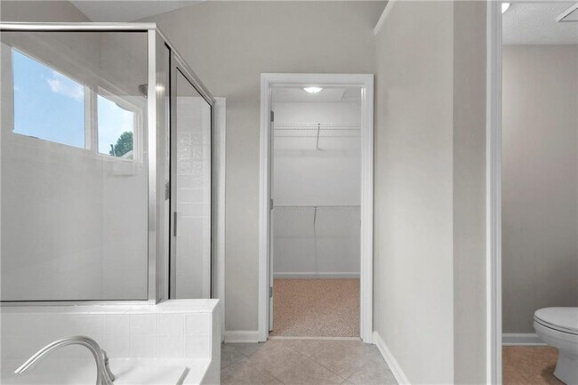 Building Photo - 465 Mikasa Dr