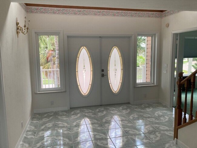 Building Photo - Family Friendly water front 3 Bedroom 3 ba...