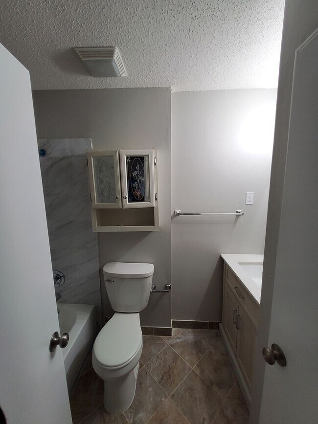 Foto del edificio - Welcome to this charming 3 bedroom, 1 bath...