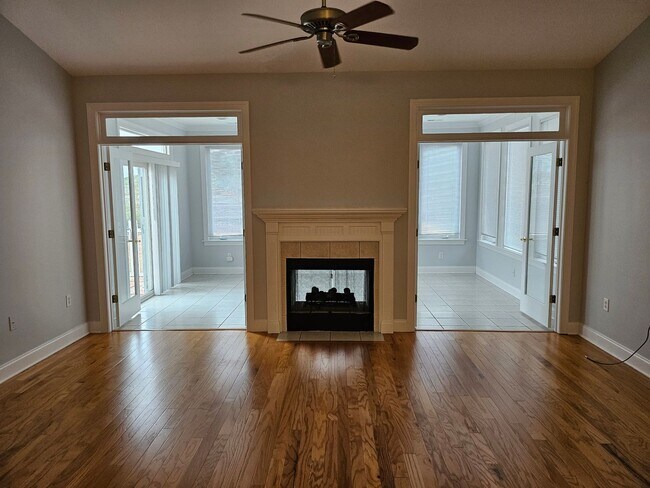 Foto del edificio - Southport - 3bedroom, 2 bath Townhouse