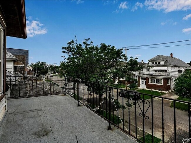 Building Photo - 4 Bedroom Duplex in Buffalo