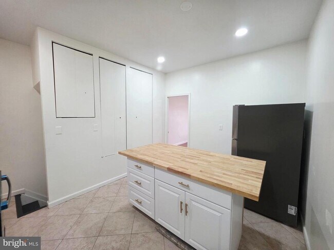 Foto del edificio - 2111 W Somerset St