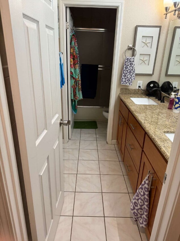 Building Photo - Room for rent South San Jose near Brahnam and Snell Ave.  Room has shared bathroom.  Rent is $120...