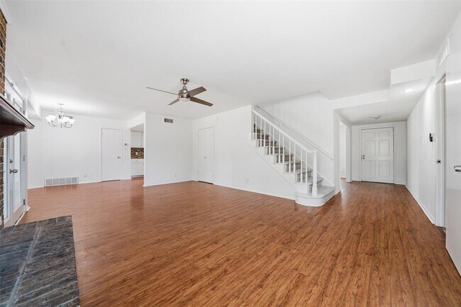Building Photo - 9005 Blue Quail Dr