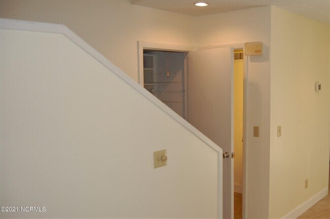 Building Photo - 140 Mallard Cove