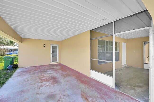 Building Photo - 160 NE Bracken Rd