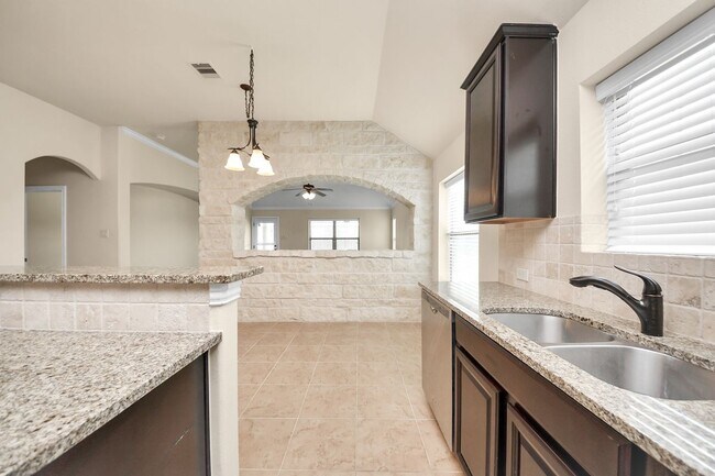 Building Photo - 2527 Horned Owl Dr