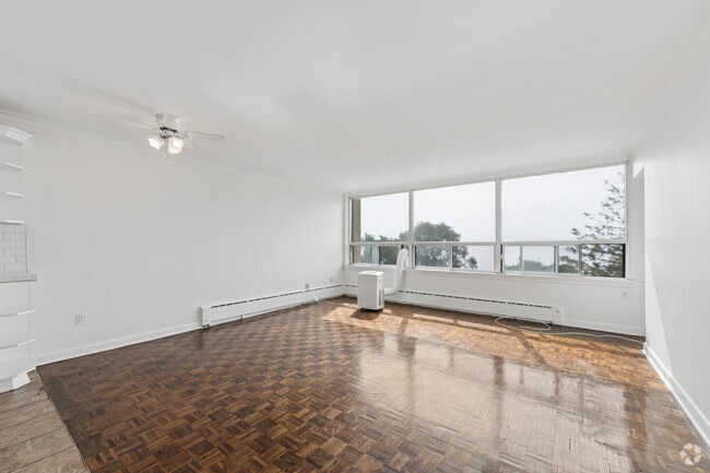 Interior Photo - 2 Royal York Apartments