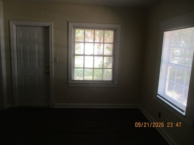 Building Photo - 1120 W Highland Ave