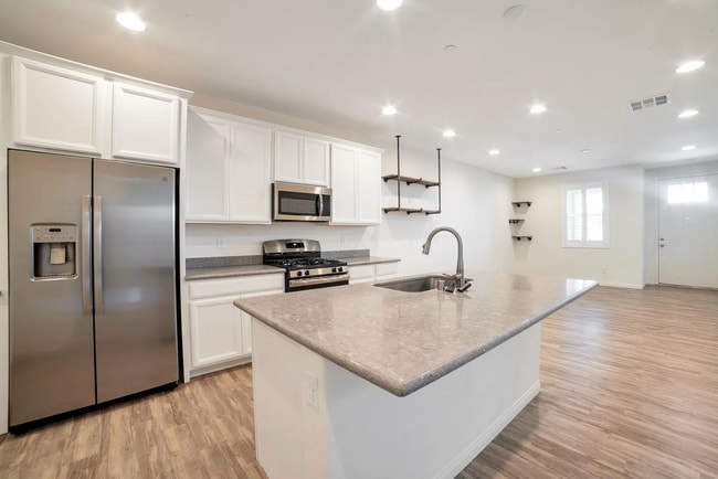 Building Photo - 849 E Sunset Rd