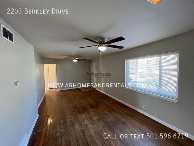 Foto del edificio - 2203 N Berkley Dr