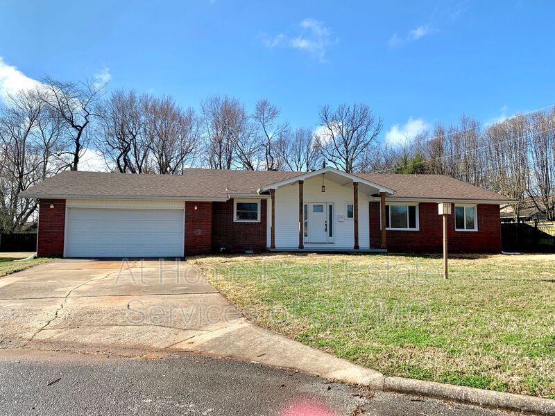 Primary Photo - 2920 E Inglewood Ct