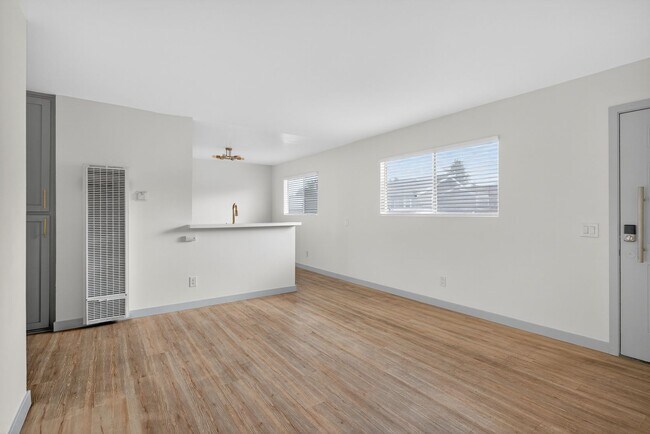 Foto del edificio - 921 Alamitos Ave