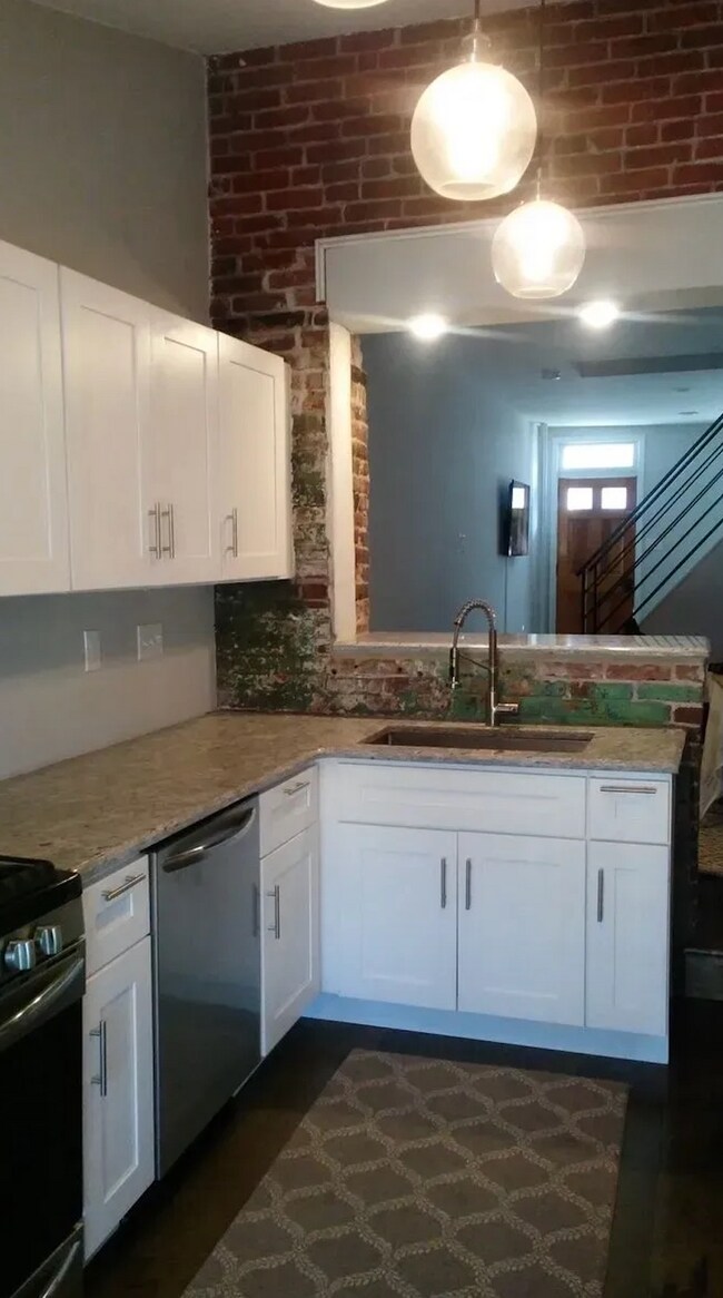 Foto del edificio - 120 Maple St