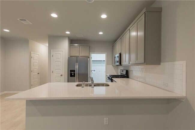Building Photo - 2020 Pecan Island Dr