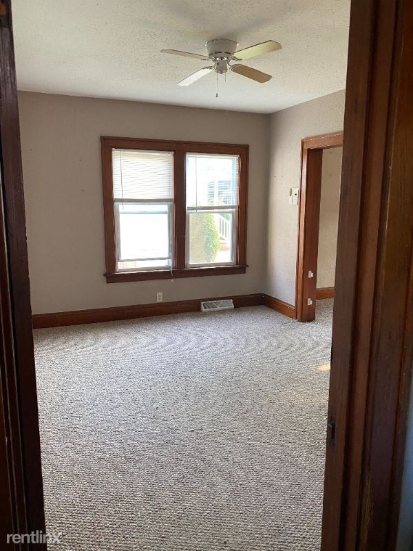 Building Photo - 3 br, 1 bath House - S. Watertown St.