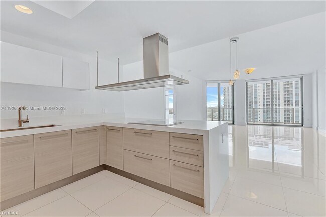 Foto del edificio - 2 br, 2.5 bath Condo - 17301 Biscayne Blvd...