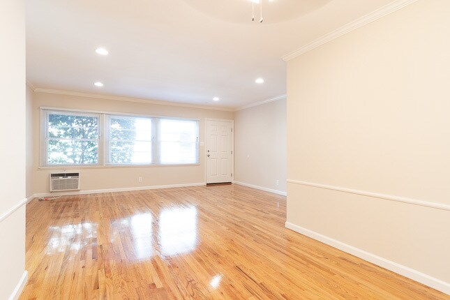 Building Photo - 4860 Tujunga Ave