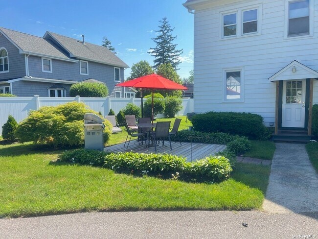 Foto del edificio - 218 Bayport Ave