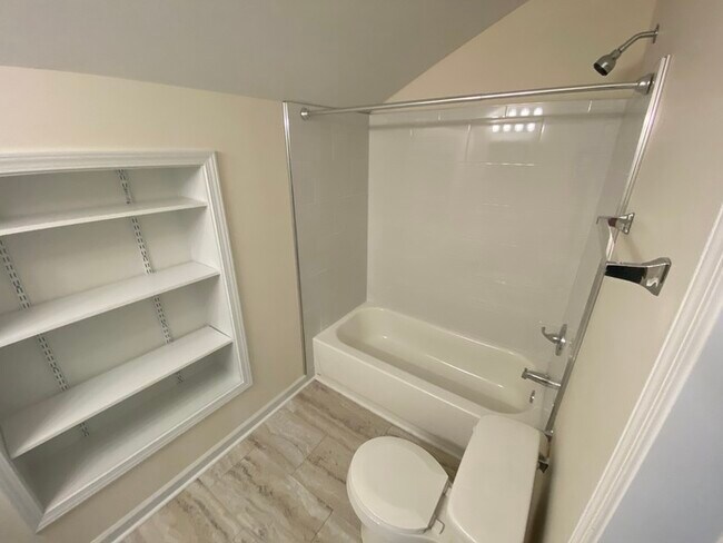 Foto del edificio - 3 bedroom house off of Bardstown Rd
