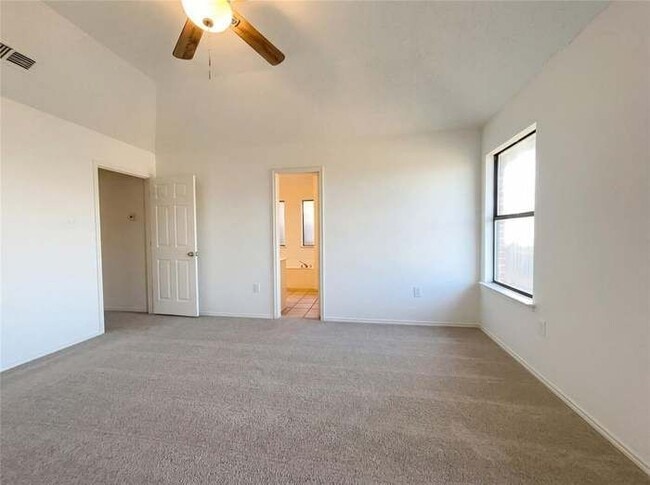 Building Photo - 709 Sandy Trail