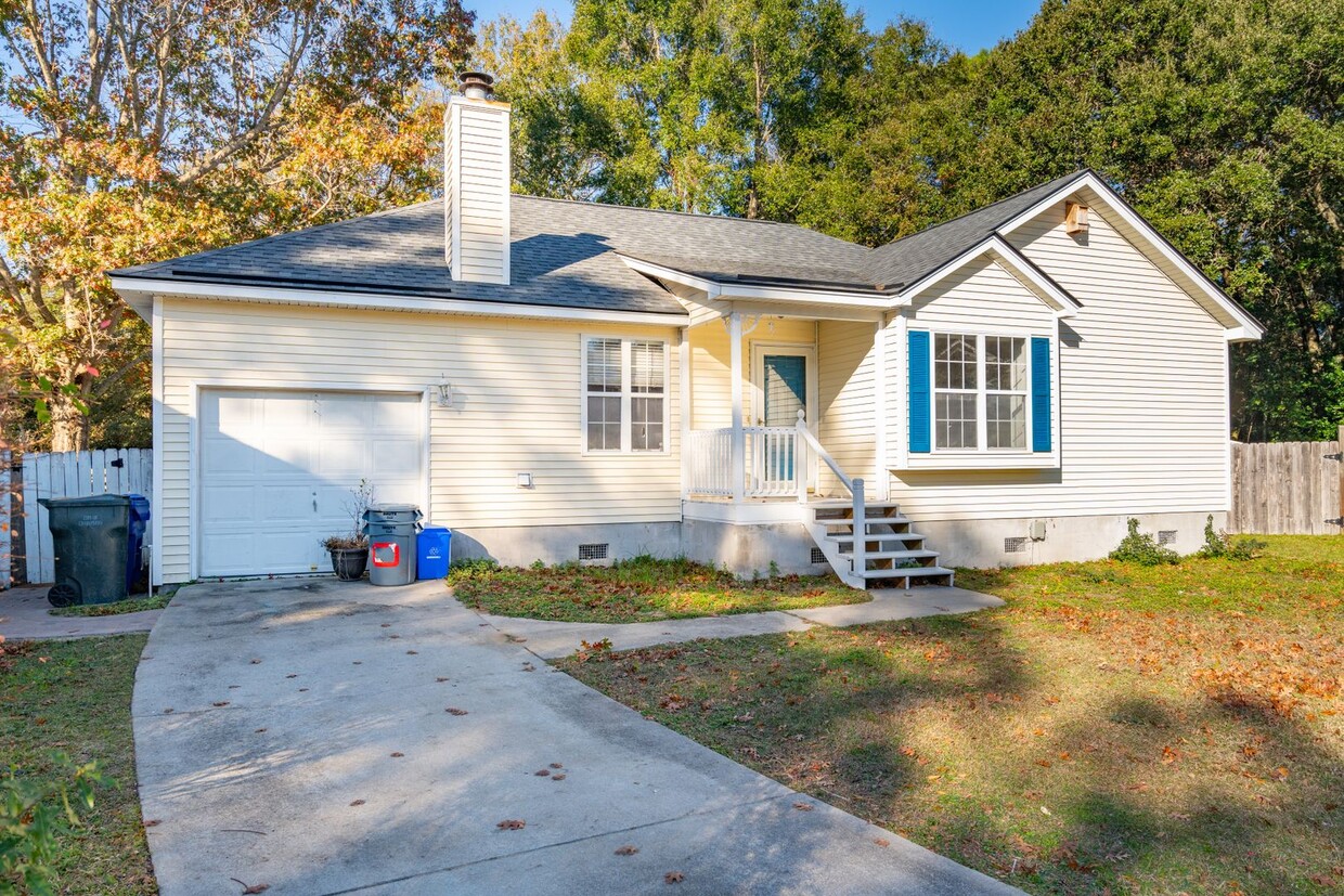 Foto principal - Spacious James Island Home off Fort Johnso...