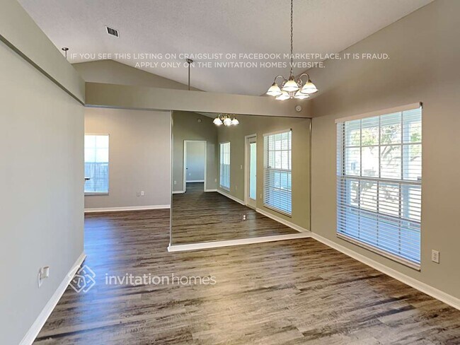 Building Photo - 10424 Autumnwood Dr