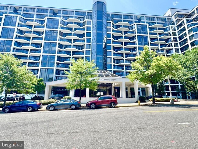 Foto del edificio - 1530 Key Blvd