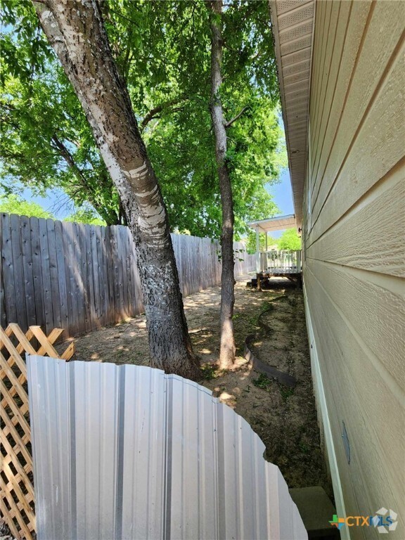 Building Photo - 922 Ashwood Dr
