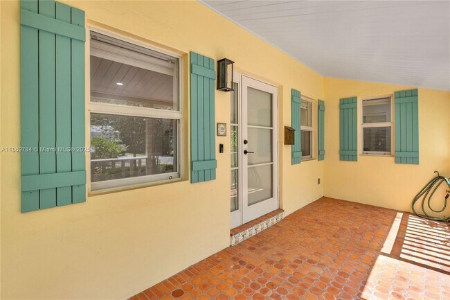 Foto del edificio - 1100 El Rado St