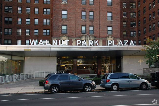 Foto del edificio - Walnut Park Plaza