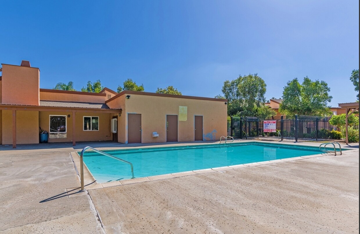 Foto principal - 1051 Rock Springs Rd