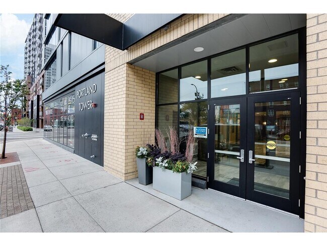 Foto del edificio - 740 Portland Ave