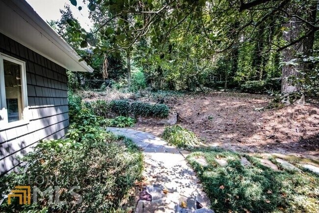 Foto del edificio - 3573 Old Ivy Ln NE