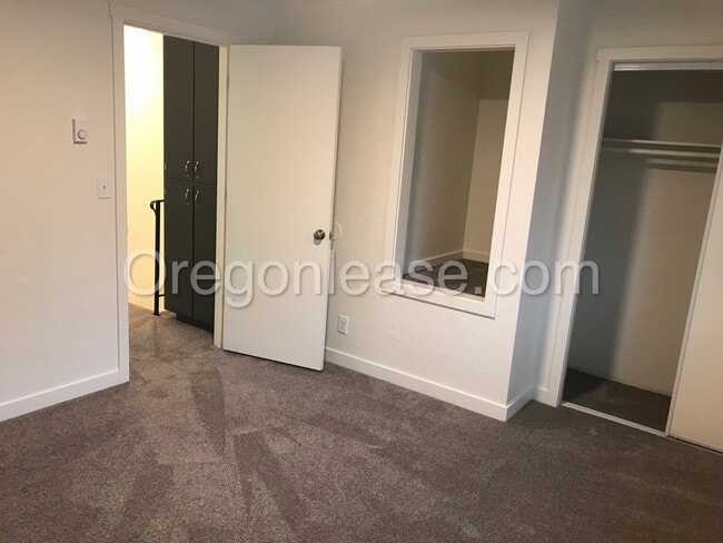 Building Photo - Two bedroom one bath townhouse in West Spr...