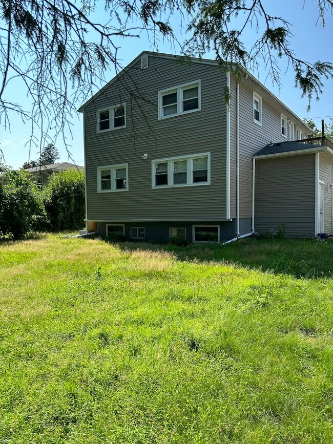 Building Photo - 116 Medford St, Unit 3