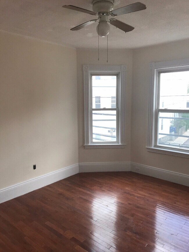 Building Photo - 45 Crescent Ave