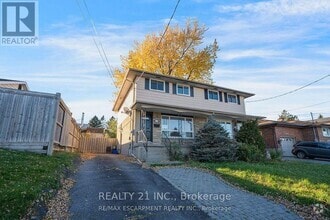 Building Photo - 612 Farewell St
