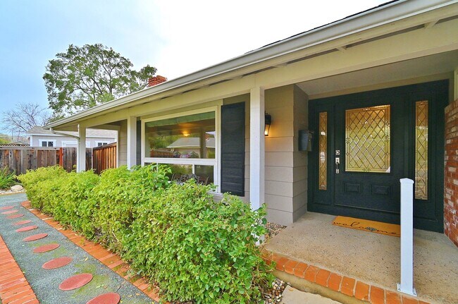 Building Photo - 5186 Brookside Ln