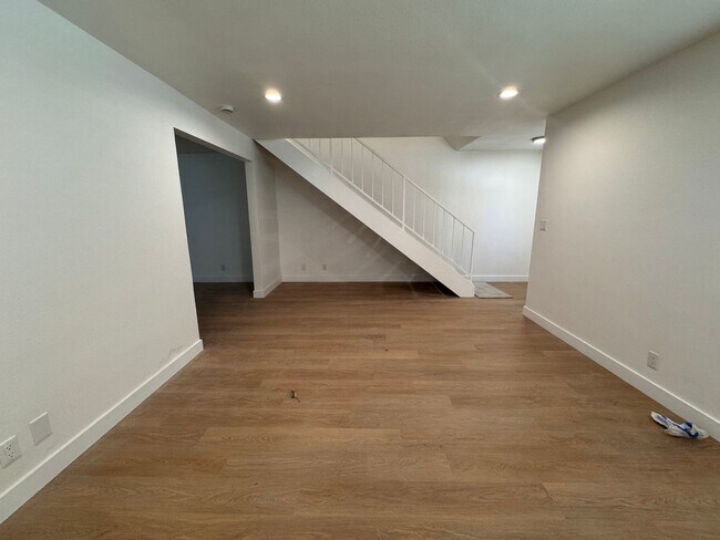 Foto del edificio - 1144 Stanley Ave
