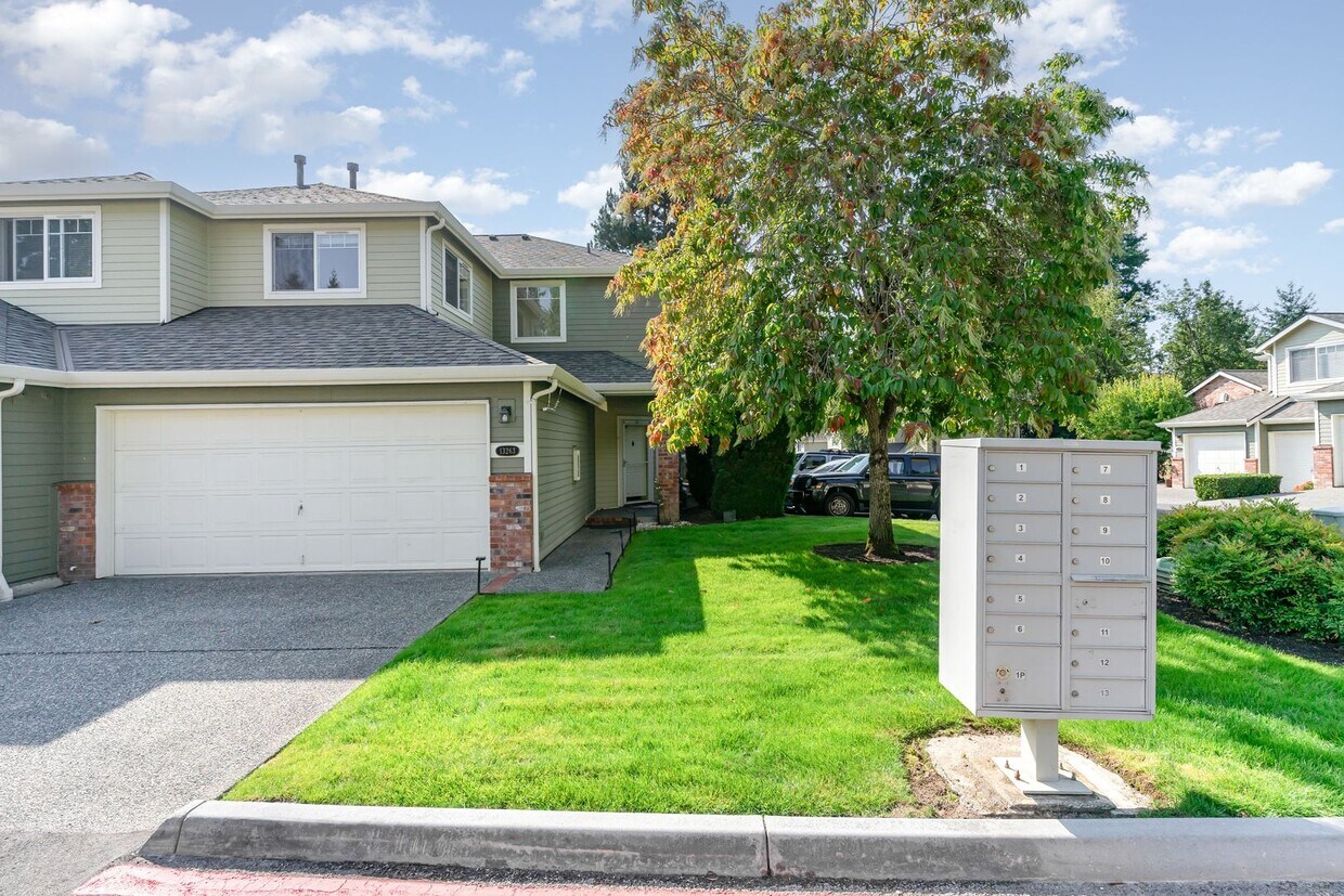 Foto principal - Town house available in desirable woodinville