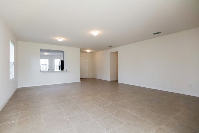 Building Photo - 1418 SW 1st Ave