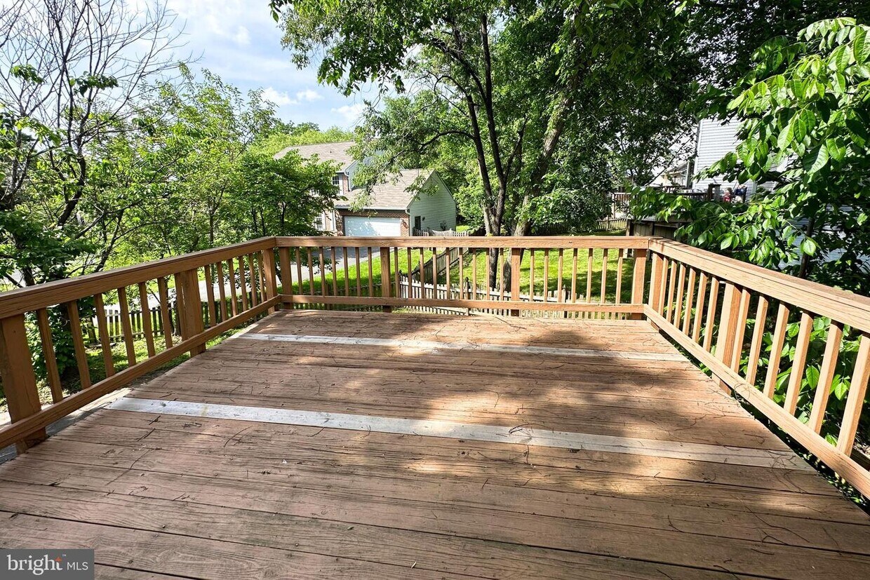 Primary Photo - 893 Broad Oaks Dr