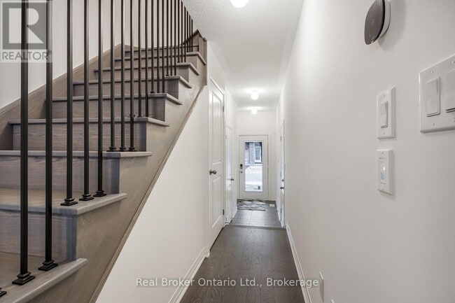 Building Photo - 79 Caspian Sq